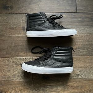 Black and white leather sk8-Hi vans. Men’s size 7. WMNS 8.5